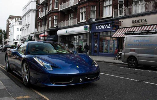 Si&ecirc;u xe Ferrari 458 Italia vẫn giữ được vẻ đẹp truyền thống của h&atilde;ng xe được mệnh danh 'ngựa chiến'