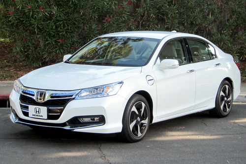 &Ocirc; t&ocirc; gi&aacute; rẻ tiết kiệm nhi&ecirc;n liệu Honda Accord 2014 được nhiều người lựa chọn