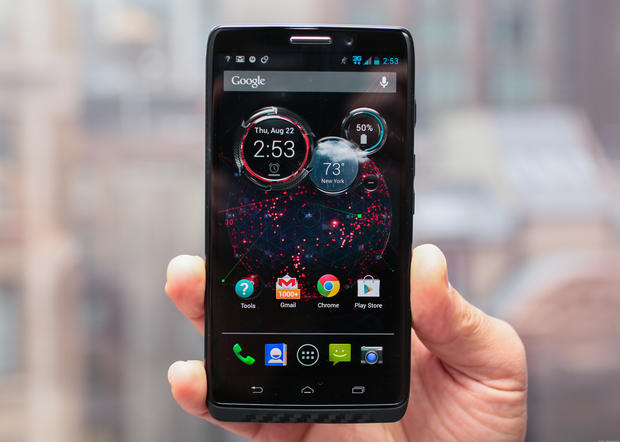 Motorola Droid Maxx c&oacute; dung lượng pin l&acirc;u, gi&uacute;p người d&ugrave;ng thoải m&aacute;i nghe, gọi, giải tr&iacute;