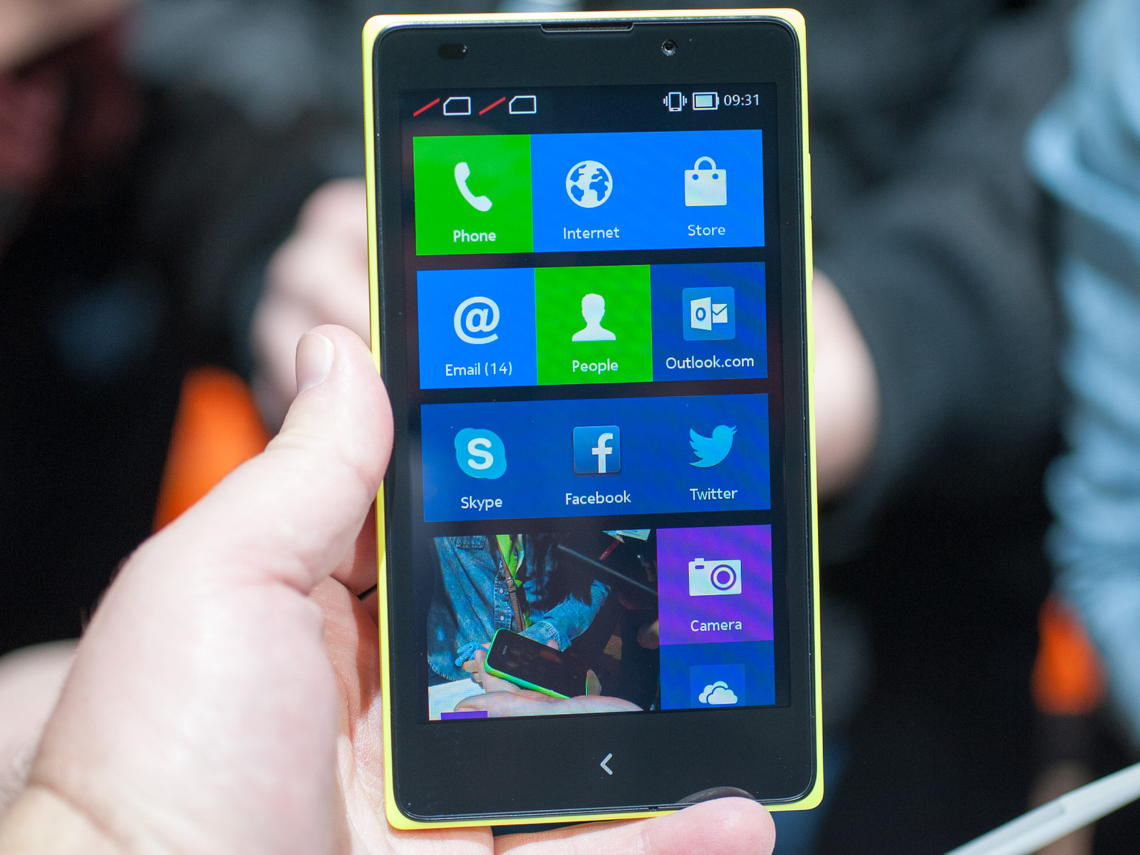 Nokia XL c&oacute; k&iacute;ch thước lớn nhất trong ba model Nokia X Series