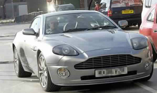 Wayne Rooney cũng đang sở hữu chiếc si&ecirc;u xe h&agrave;ng nội Aston Martin Vanquish S