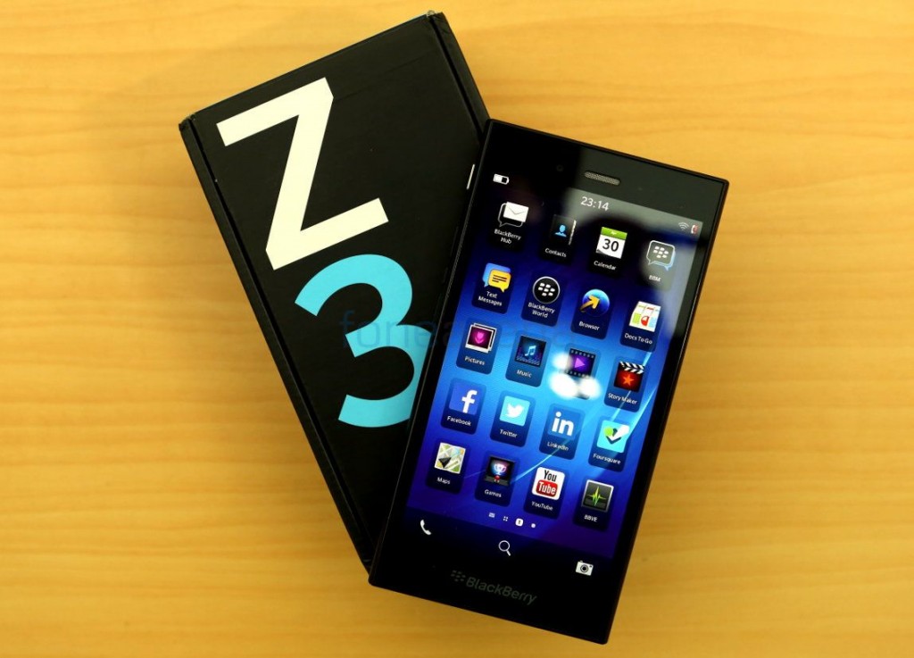 BlackBerry Z3 c&oacute; thiết kế chắc chắn v&agrave; mạnh mẽ