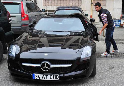 Si&ecirc;u xe Mercedes SLS AMG của Arda Turan đạt tốc độ tối đa 317 km/h