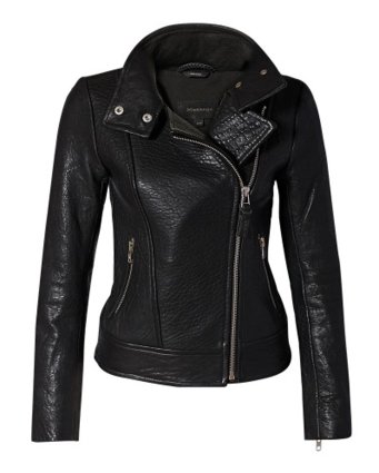 Phong cách, mạnh mẽ và cá tính với áo khoác da thu đông Mackage Lisa Leather Biker jacket. Đây là loại áo khoác da đặc trưng của các tay đua, không chỉ dành cho những cô nàng cá tính mạnh, mà giờ đây nó đã trở thành món đồ không thể thiếu trong tủ quần áo của phái đẹp mỗi khi mùa thu đông về. Với chụp cổ áo phía trước giúp đón những cơn gió mát lành của mùa thu. Các nàng có thể mix kiểu áo khoác da này cùng quần jeans, chân váy hoặc váy liền. Hiện kiểu áo này được bán với mức giá chính thức khoảng 14.628.000 đồng.
