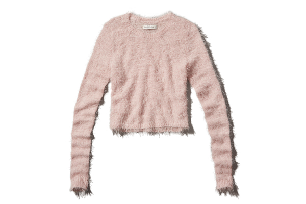 Kiểu áo len mỏng croptop hồng pastel là sự lựa chọn dịu ngọt, ấm áp dành cho các nàng trong mùa thu se lạnh. Với áo len hồng pastel, cách mix đơn giản nhất là mặc cùng sơ mi. Chọn chiếc áo len hồng pastel với họa tiết dễ thương, một chiếc chân váy và áo khoác đơn sắc tối giản, là các nàng đã có phong cách cực sang. Đặc biệt, áo len mùa thu Tristan Cropped màu hồng pastel nhẹ nhàng đem tới nét ngọt ngào duyên dáng sẽ được bán với mức giá khoảng 827.000 đồng. Hãy làm cho mùa thu đông năm nay thêm ấm áp hơn với mẫu áo len chunky knit hay còn gọi là áo len sợi mập, vặn thùng (do các sợi len đan thường cuộn vào nhau giống như sợi thùng) nhé!