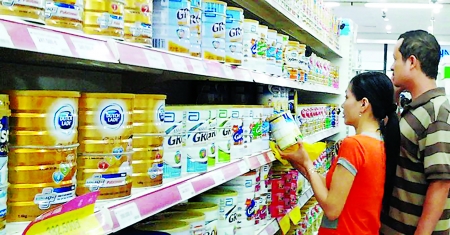 &Aacute;p trần gi&aacute; sữa nhưng vẫn kh&ocirc;ng đem lại được kết quả khả quan, chỉ l&agrave; biện ph&aacute;p tạm thời