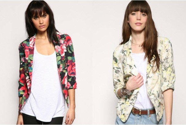 Thời trang tết với mẫu &aacute;o vest họa tiết hoa hồng qu&yacute; ph&aacute;i v&agrave; rực rỡ tạo th&ecirc;m điểm nhấn ấn tượng cho người mặc. Đặc biệt, chiếc &aacute;o vest c&ugrave;ng với kiểu cổ ly rượu v&agrave; sự phối m&agrave;u duy&ecirc;n d&aacute;ng giữa 2 gam đen &ndash; v&agrave;ng r&ecirc;u đem lại vẻ đẹp đặc biệt sang trọng, qu&yacute; ph&aacute;i cho c&aacute;c nữ doanh nh&acirc;n.