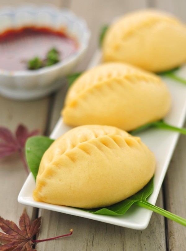 B&aacute;nh bao nh&acirc;n nấm căng mịn với vỏ b&aacute;nh rất mềm v&agrave; ngon, nh&acirc;n b&aacute;nh cực kỳ thơm. 