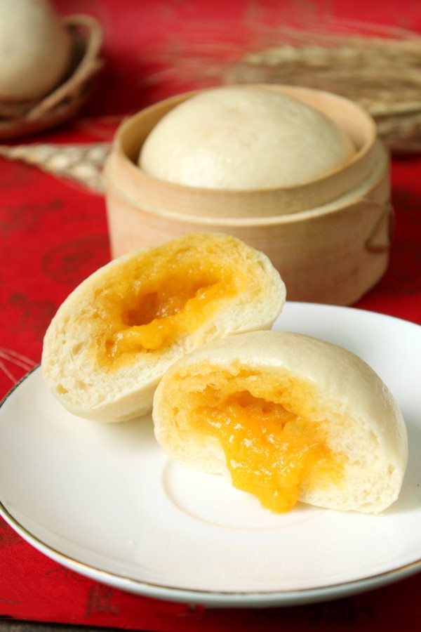 B&aacute;nh bao nh&acirc;n trứng muối c&oacute; lớp vỏ mềm mịn thơm lừng b&ecirc;n ngo&agrave;i v&agrave; phần nh&acirc;n b&eacute;o mặn h&agrave;i h&ograve;a b&ecirc;n trong hứa hẹn l&agrave; m&oacute;n ăn s&aacute;ng tuyệt vời cho cả nh&agrave;! 
