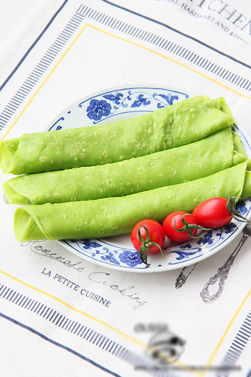 B&aacute;nh crepe rau cải cho b&eacute; vừa thơm lừng m&ugrave;i rau cải v&agrave; m&ugrave;i thơm của trứng lại đẹp mắt nữa. 