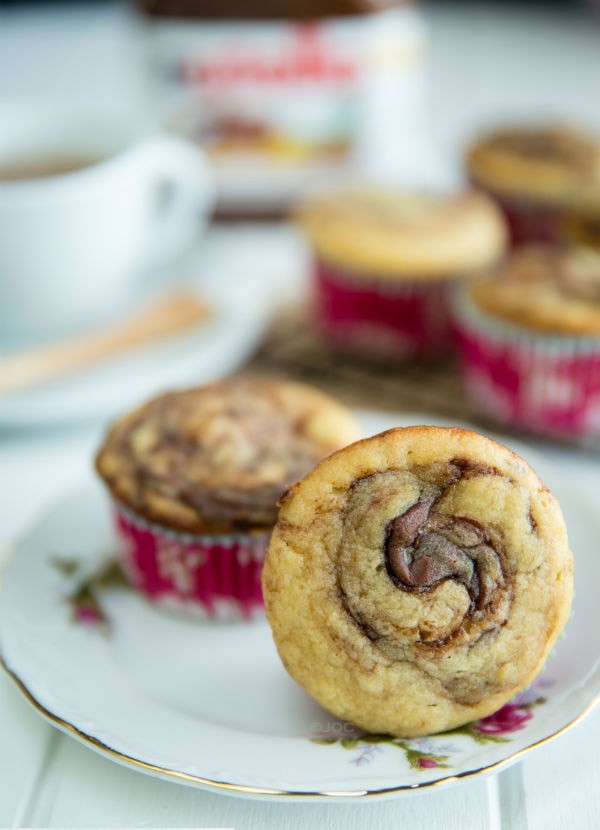 M&oacute;n b&aacute;nh muffin chuối ăn mềm, xốp v&agrave; rất thơm, ăn n&oacute;ng hay nguội đều rất ngon, nhưng ngon hơn cả l&agrave; ăn khi b&aacute;nh c&ograve;n hơi &acirc;m ấm.