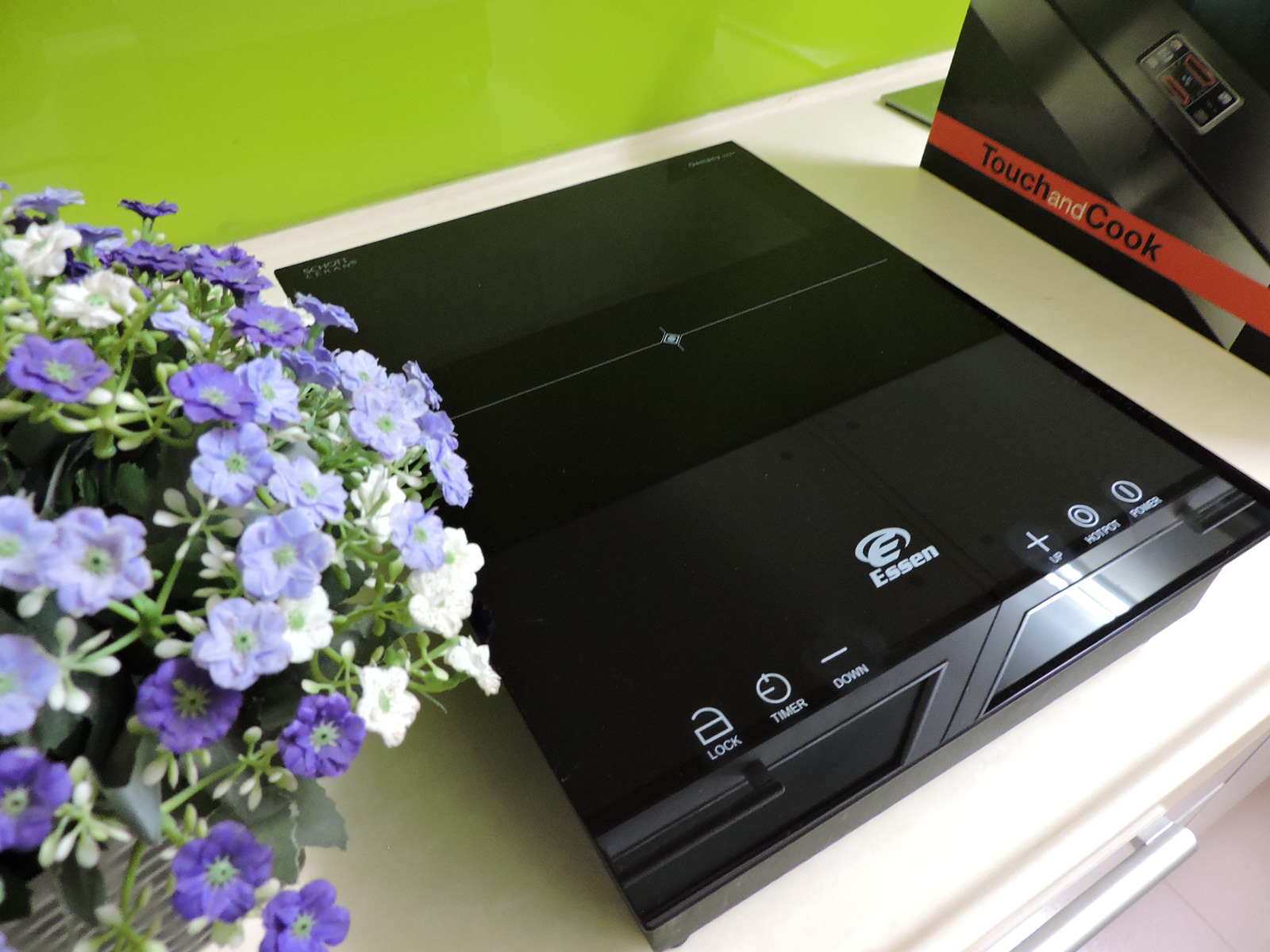 Bếp từ ăn lẩu tốt với xuất xứ r&otilde; r&agrave;ng, nhiều t&iacute;nh năng an to&agrave;n l&agrave; lựa chọn của nhiều gia đ&igrave;nh v&agrave;o m&ugrave;a đ&ocirc;ng