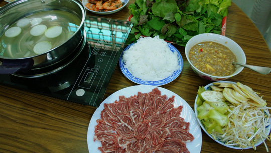 D&ugrave;ng bếp từ để ăn lẩu v&agrave;o m&ugrave;a đ&ocirc;ng gi&uacute;p người d&ugrave;ng sẽ c&oacute; nhiều trải nghiệm th&uacute; vị