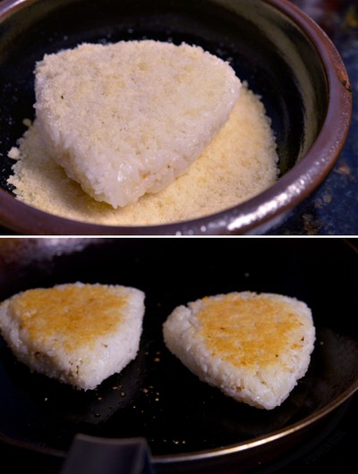 Ngoài ra, bạn còn có thể thử với cách làm sau: áo xôi qua lớp phô mai Parmesan rồi cho vào chảo nóng với ít dầu, chiên đến khi hai mặt đều trở vàng là được.