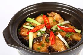 Nếu th&iacute;ch ăn cay th&igrave; cho th&ecirc;m 1 muỗng cafe ớt bột hoặc v&agrave;i tr&aacute;i ớt đỏ xắt th&agrave;nh từng l&aacute;t mỏng.