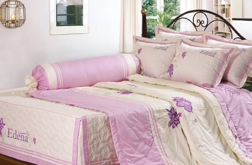 Khi chọn mua đệm, kh&aacute;ch h&agrave;ng n&ecirc;n ch&uacute; &yacute; đến những yếu tố tạo n&ecirc;n một tấm đệm bền, đẹp. Ảnh minh họa
