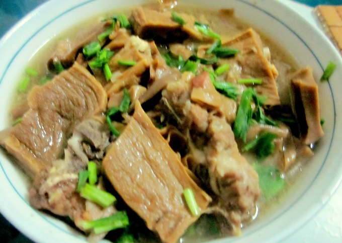 C&aacute;ch nấu canh măng kh&ocirc; ng&agrave;y tết mang lại hương vị thơm ngon, hấp dẫn cho gia đ&igrave;nh