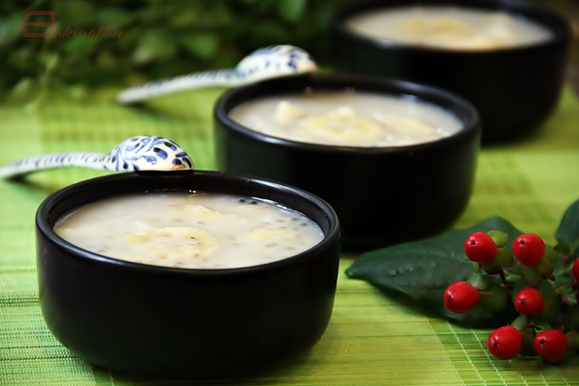 M&oacute;n ch&egrave; chuối với bột b&aacute;ng d&ugrave;ng n&oacute;ng hay lạnh đều rất ngon, th&iacute;ch hợp cho cả 4 m&ugrave;a. 