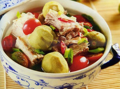 Cuối tuần, trời m&aacute;t được thưởng thức b&aacute;t canh sườn nấu sấu chua chua, thơm nức th&igrave; thật chẳng c&ograve;n g&igrave; bằng. 