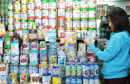 Nhiều DN sữa thực hiện chi&ecirc;u tr&ograve; l&aacute;ch luật &ndash; cắt hết ưu đ&atilde;i cho đại l&yacute; v&agrave; khuyến m&atilde;i n&ecirc;n thực chất NTD kh&ocirc;ng được hưởng lợi 