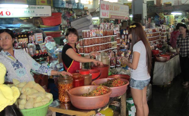 Cảnh b&aacute;o tương ớt bẩn t&aacute;i đổ bộ v&agrave;o thị trường