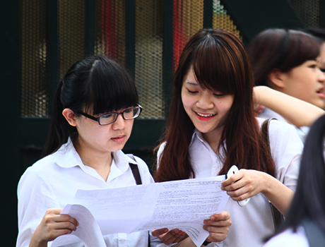 Th&iacute; sinh thoải m&aacute;i sau khi thi