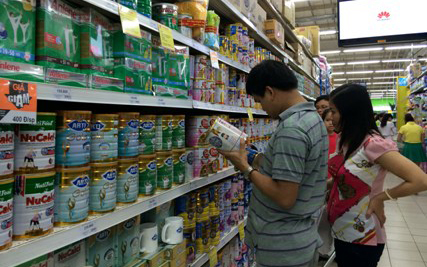 469 mặt h&agrave;ng sữa c&oacute; gi&aacute; b&igrave;nh ổn giảm từ 0,3 đến 26,37% d&ugrave; nhiều DN l&aacute;ch &aacute;p trần