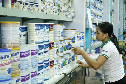 Cần thường xuy&ecirc;n kiểm tra việc thực hiện gi&aacute; b&aacute;n lẻ sữa