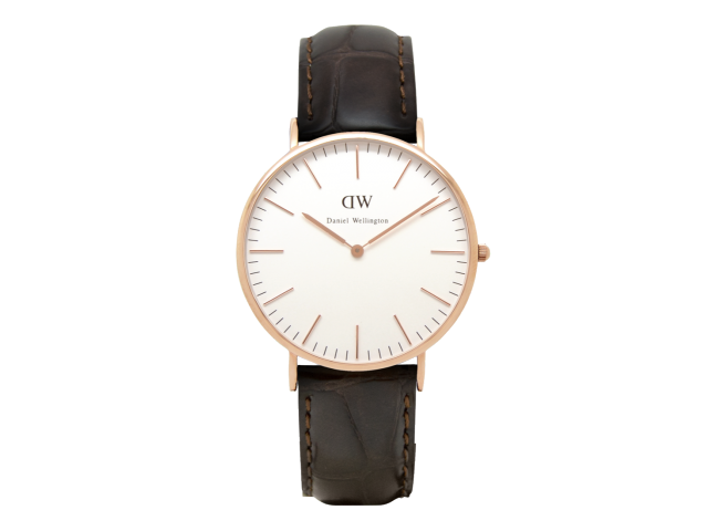 Daniel Wellington Classic York: Thương hiệu đồng hồ của Thụy Sĩ, Daniel Wellington vừa cho ra mắt dòng sản phẩm mới Daniel Wellington Classic York với thiết kế tinh tế, sang trọng và đầy nam tính tại vương quốc Anh. Vẫn là thiết kế đơn giản, mỏng, thanh lịch với mặt đồng hồ bằng bạc và vàng sáng bóng, cùng với thiết kế dây đã được thiết kế và thay đổi về màu sắc và kiểu dáng. Sự đa dạng trong màu sắc của dây đồng hồ sẽ là một bước tiến lợi thế hơn so với những thiết kế dây cổ điển, tạo ra sự lựa chọn đa dạng hơn cho khách hàng – được gọi là dây Nato. Ngoài ra, Daniel Wellington Classic York là sự kết hợp khéo léo giữa nguyên lý hoạt động của mẫu đồng hồ Quartz citizen 1L22 của Nhật Bản cùng với phong cách cổ điển York cùng dây đeo da cá sấu màu nâu sẫm sẽ là lựa chọn tốt nhất, sang trọng nhất với giá bán khoảng 4.855.000 đồng. Daniel Wellington Classic York: Thương hiệu đồng hồ của Thụy Sĩ, Daniel Wellington vừa cho ra mắt dòng sản phẩm mới Daniel Wellington Classic York với thiết kế tinh tế, sang trọng và đầy nam tính tại vương quốc Anh. Vẫn là thiết kế đơn giản, mỏng, thanh lịch với mặt đồng hồ bằng bạc và vàng sáng bóng, cùng với thiết kế dây đã được thiết kế và thay đổi về màu sắc và kiểu dáng. Sự đa dạng trong màu sắc của dây đồng hồ sẽ là một bước tiến lợi thế hơn so với những thiết kế dây cổ điển, tạo ra sự lựa chọn đa dạng hơn cho khách hàng – được gọi là dây Nato. Ngoài ra, Daniel Wellington Classic York là sự kết hợp khéo léo giữa nguyên lý hoạt động của mẫu đồng hồ Quartz citizen 1L22 của Nhật Bản cùng với phong cách cổ điển York cùng dây đeo da cá sấu màu nâu sẫm sẽ là lựa chọn tốt nhất, sang trọng nhất với giá bán khoảng 4.855.000 đồng.
