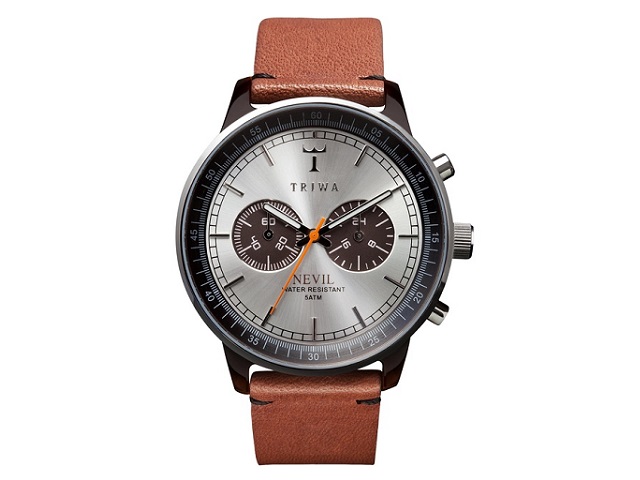 Triwa Havana Brown Nevil: Triwa là từ viết tắt của Transforming the Industry of Watches. Hãng đồng hồ nổi tiếng này không ngại trong việc thiết kế những mẫu đồng hồ đầy sự khiêu khích theo cách sáng tạo và độc đáo nhất. Vì thế, mỗi sản phẩm được tạo ra với cam kết mang đến cho bạn sản phẩm phản ánh phong cách và cá tính của từng người. Dòng sản phẩm này giúp chúng ta cảm thấy tự tin hơn khi sử dụng những sản phẩm phong cách, thông minh và đầy màu sắc. Đặc biệt, Havana Nevil Brown đặc biệt tinh tế với dây đeo da thật, mặt đồng hồ bằng thép không gỉ và loại hình hiển thị chronograph màu nâu. Hiện sản phẩm được bán với mức giá khoảng 6.975.000 đồng. Triwa Havana Brown Nevil: Triwa là từ viết tắt của Transforming the Industry of Watches. Hãng đồng hồ nổi tiếng này không ngại trong việc thiết kế những mẫu đồng hồ đầy sự khiêu khích theo cách sáng tạo và độc đáo nhất. Vì thế, mỗi sản phẩm được tạo ra với cam kết mang đến cho bạn sản phẩm phản ánh phong cách và cá tính của từng người. Dòng sản phẩm này giúp chúng ta cảm thấy tự tin hơn khi sử dụng những sản phẩm phong cách, thông minh và đầy màu sắc. Đặc biệt, Havana Nevil Brown đặc biệt tinh tế với dây đeo da thật, mặt đồng hồ bằng thép không gỉ và loại hình hiển thị chronograph màu nâu. Hiện sản phẩm được bán với mức giá khoảng 6.975.000 đồng.