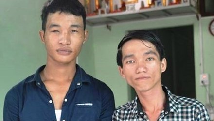 Hào Anh bất ngờ nhập viện do bị loét giác mạc, có mủ nội nhãn ở mức nặng. 