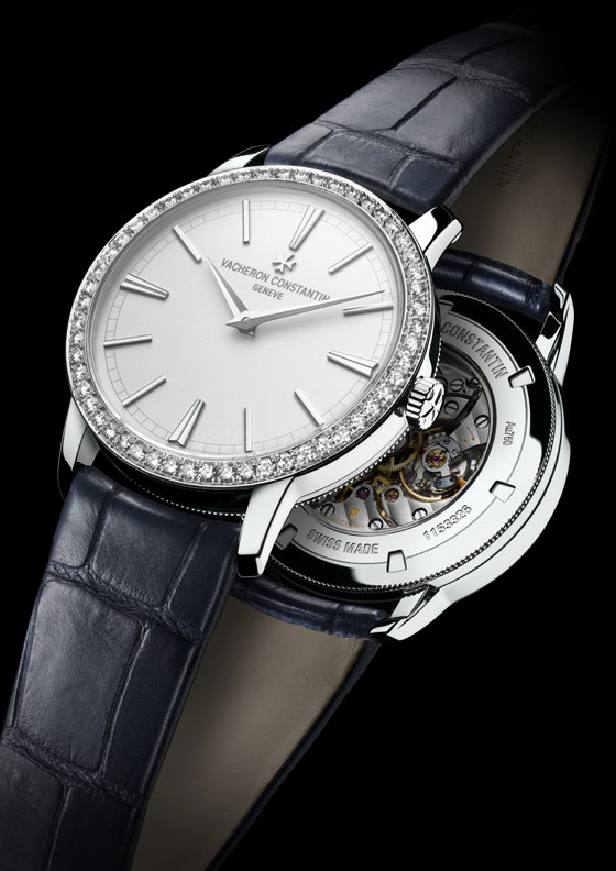 Vacheron Constantin Patrimony Lady là mẫu đồng hồ có thiết kế đơn giản với cửa sổ nhỏ hiển thị lịch ngày với kim chỉ giây và có vỏ được làm bằng vàng hồng 18K 5N. Mặt sau của nó được làm bằng xa-phia trong suốt, có khả năng chịu áp lực nước dưới độ sâu 30m. Các đường nét sắc sảo của lớp vỏ 36mm trở nên mềm mại hơn nhờ sự ấm áp của vàng hồng, chất liệu được lựa chọn song hành cùng màu sắc của cả model mặt số tông màu bạc opaline được bao bọc trong gờ lắp kính được viền lấy bằng các viên kim cương tròn, và model được nạm gần 800 viên kim cương.