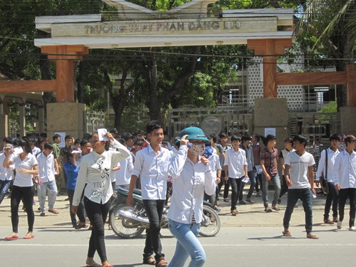 Chính thức khép lại ngày thi đầu tiên của kì thi tốt nghiệp THPT 2014