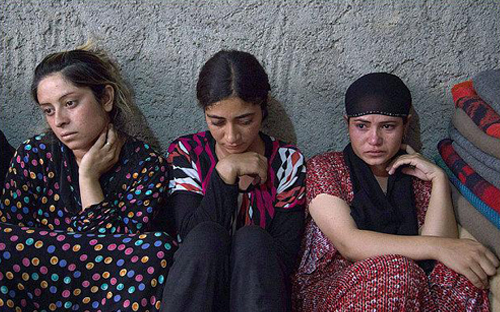 ISIS bắt c&oacute;c phụ nữ l&agrave;m n&ocirc; lệ