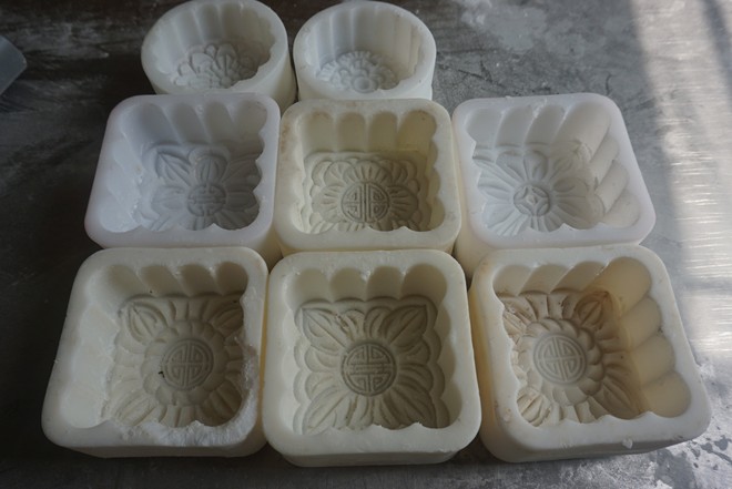 Bộ máy đóng khuôn bánh nước và bánh dẻo khác nhau.