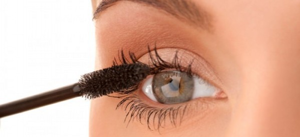 Mascara - vật dụng trang điểm quan trọng của con gái