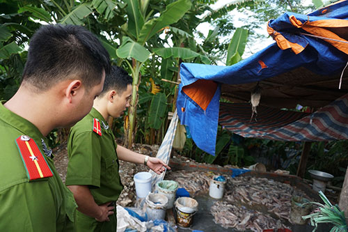 Cơ quan Công an kiểm tra, lập biên bản xử lý số mực “bẩn”.