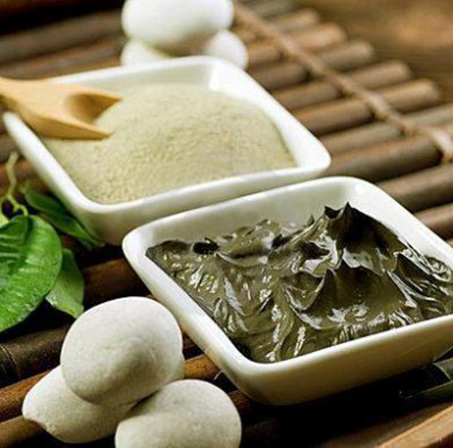 Mặt nạ b&ugrave;n kho&aacute;ng từ thi&ecirc;n nhi&ecirc;n l&agrave; một c&aacute;ch đơn giản nhưng rất hiệu quả gi&uacute;p cho l&agrave;n da c&oacute; sức sống mới, tươi trẻ v&agrave; l&aacute;ng mịn v&agrave;o m&ugrave;a thu đ&ocirc;ng. 