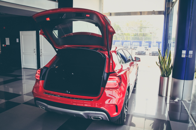 Phi&ecirc;n bản Mercedes-Benz GLA250 4MATIC tại thị trường Việt Nam trang bị động cơ m&aacute;y xăng I4 2,0L
