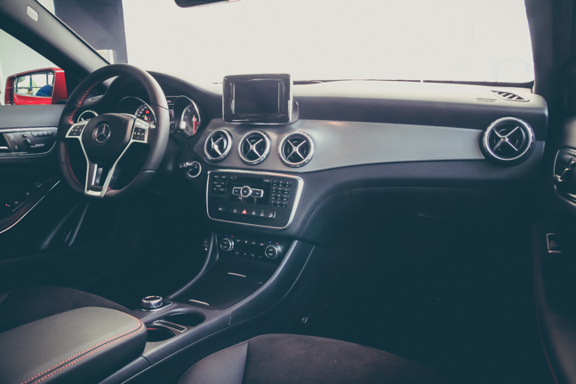 Xe Mercedes-Benz được trang bị kh&aacute; nhiều t&iacute;nh năng như tr&ecirc;n một chiếc thể thao đa dụng hạng sang