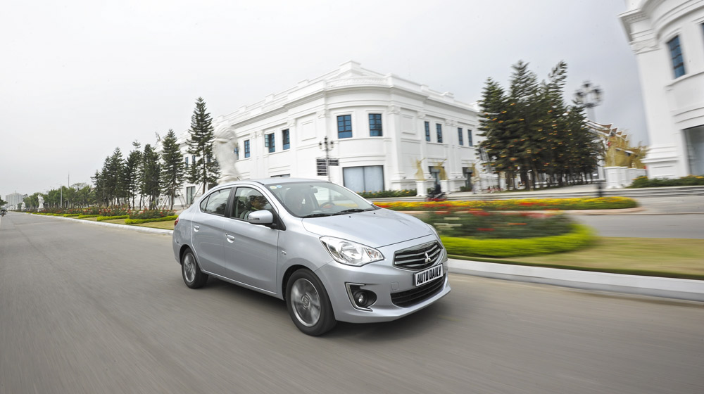 Nội thất của ô tô giá rẻ Mitsubishi Attrage đơn giản, thoáng đãng cùng nhiều tiện ích giải trí Nội thất của ô tô giá rẻ Mitsubishi Attrage đơn giản, thoáng đãng cùng nhiều tiện ích giải trí