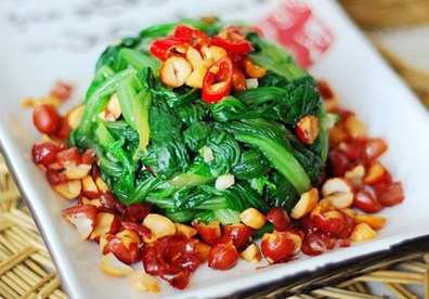 Nộm cải canh gi&ograve;n dai, chua cay, ngọt b&ugrave;i, c&oacute; vị hơi the the đặc trưng của cải nghe thật hấp dẫn.