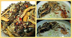 Cho gạo tẻ, gạo nếp đ&atilde; ng&acirc;m, c&agrave; rốt v&agrave; nước xương lươn v&agrave;o nồi nấu tới khi ch&aacute;o nhừ, c&agrave; rốt mềm. L&uacute;c n&agrave;y, cho phần thịt lươn v&agrave;o khuấy đều. Đun th&ecirc;m khoảng 5 ph&uacute;t, n&ecirc;m vừa ăn.