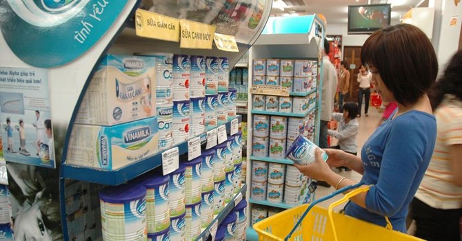 Bộ T&agrave;i ch&iacute;nh đưa ra nhiều biện ph&aacute;p thiết thực để b&igrave;nh ổn thị trường sữa