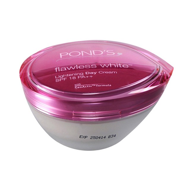 Pond&rsquo;s White Beauty 50 l&agrave; loại kem l&agrave;m trắng da hiệu quả, gi&uacute;p da s&aacute;ng hồng, mềm mại
