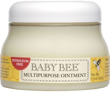 Thuốc mỡ dưỡng da cho bé Burt’s bees baby bee multipurpose oilment hoàn toàn tự nhiên là một dạng thuốc mỡ giúp giữ ẩm và làm mềm làn da khỏi bị khô, ngăn không làm đọng nước, mồ hôi ở những vùng da có nếp gấp như cổ, nách nên sẽ tránh được hăm da ở những vùng da này. Nó vừa dưỡng ẩm và nuôi dưỡng cùng một lúc không gây khó chịu và không chất hóa dầu,phthalates, parabens, hoặc các hóa chất mạnh khác. Không những thế, thuốc mỡ dưỡng da cho bé Burt’s bees baby bee multipurpose oilment còn có tính năng dưỡng ẩm môi tuyệt vời đối với các nàng. Sản phẩm sản xuất tại Mỹ được bán với mức giá 350k/hũ 210g.