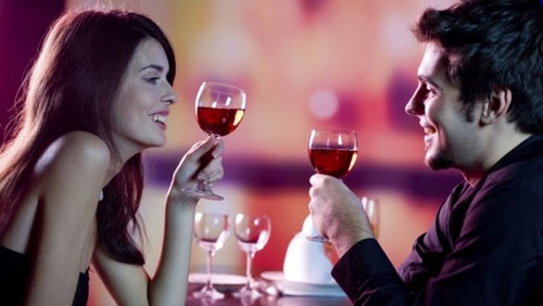 Kh&ocirc;ng n&ecirc;n sử dụng bất cứ loại thuốc n&agrave;o trong v&ograve;ng 6 tiếng trước khi uống rượu