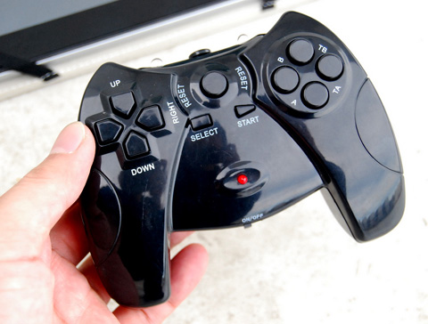 Khi n&oacute;i tới chơi game tr&ecirc;n m&aacute;y t&iacute;nh, nhiều vẫn thường nghĩ ngay đến con chuột v&agrave; b&agrave;n ph&iacute;m. Tuy nhi&ecirc;n, tr&ecirc;n thực tế, tay cầm chơi game cũng l&agrave; sự lựa chọn tối ưu cho nhiều loại game như game đua xe, bắn s&uacute;ng... Những lưu &yacute; sau sẽ gi&uacute;p c&aacute;c game thủ chọn mua được mẫu tay cầm chơi game tốt nhất.