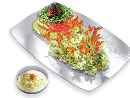 T&ocirc;m chi&ecirc;n cốm xanh mang tới hương vị lạ, ngon v&agrave; hấp dẫn cho bữa ăn gia đ&igrave;nh th&ecirc;m đầm ấm hơn. 