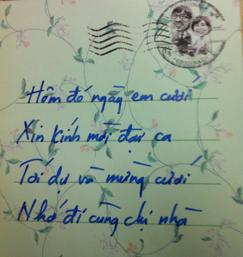 “Hôm đó ngày em cưới / Xin kính mời đại ca / Tới dự và mừng cưới / Nhớ đi cùng chị nhà”, là những lời mời trân trọng của Giáo sư Xoay gửi tới cho anh Lê Đình Lộc. Đáp lại lời của anh Dũng, anh Lộc cũng làm thơ: “Đúng ngày anh sẽ tới / Nhưng tâm trạng hơi buồn / Lương tháng này chưa tới / Một năm Sòng Bài Trực Tuyến 13Win.com buồn”.